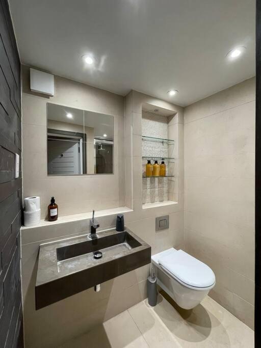 Quintessential Town House Close To Central London Exteriör bild